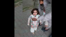 THE GIRL IS LOST IN ZOO OF ISLAMABAD,SHE IS CRYING AND SCARED.