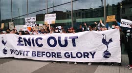 Tottenham fans protest against club's ownership in light of European Super League proposal
