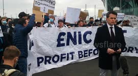 Spurs fans photobomb reporter outside White Hart Lane demanding, 'Levy out!'