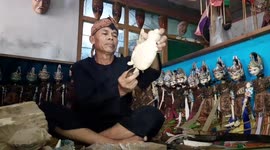 Indonesian artist creates traditional puppets from waste wood