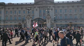 Anti lockdown protestors march past Buckingham Palace in London