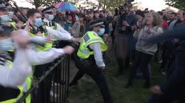 Batons out! Further violence and injuries in London as police clash with anti-lockdown protesters