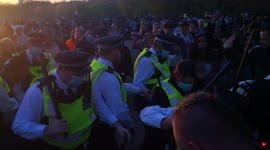 Chaos in London's Hyde Park as police attempt to disperse anti-lockdown crowds