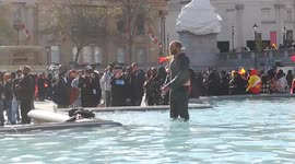 Man in lengthy standoff with police in Trafalgar Square fountain