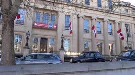 Canada House pays tribute to the NHS during coronavirus pandemic  - London