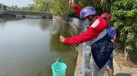 Release carp by rope to pray for peace in the Vietnamese New Year