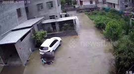 Boy avoids serious injuries after being attacked by rampaging buffalo in southern China