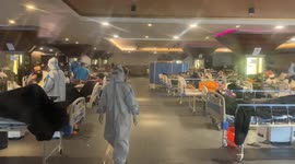 Inside look at crowded intensive care unit treating COVID-19 patients in India