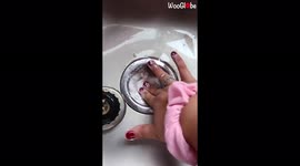 US woman shares handy hack to unclog sink using baking soda and vinegar
