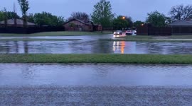 Thunderstorms cause flash flooding in Texas