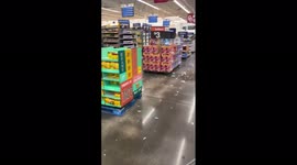 US: Large Hailstones Damage Roof At Walmart In Norman, OK During Storm