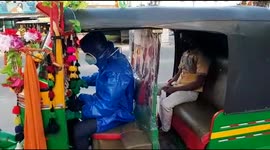 Brave rickshaw driver takes COVID-19 patients to hospital free of charge in India