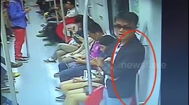 Thief nabs smartphones on Chinese train