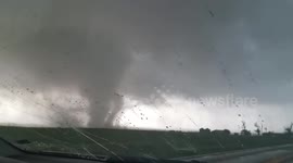Large Powerful Tornado in Oklahoma