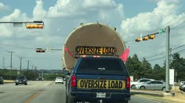 Oversized truck takes out traffic light and keeps going!