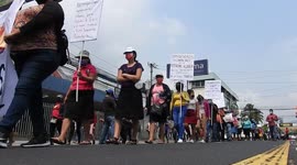 In El Salvador, trade union and student organizations march on Labor Day
