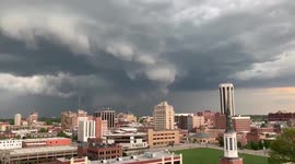 Central Illinois hit with tornado warning, apocalyptic-looking skies form