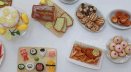 Talented dollhouse enthusiast creates and sells miniature food dishes