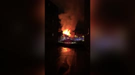 Police in Glasgow have closed off the high street after a building blaze