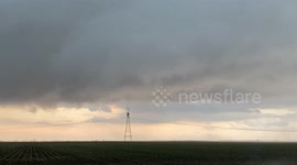 Buffalo, IL Close Range Tornado With Ground Cirulation (5/3/21)
