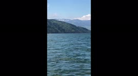 Lago en suiza paisaje natural