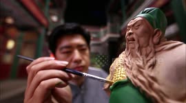 Master clay craftsman sculpts incredible figure of Chinese god
