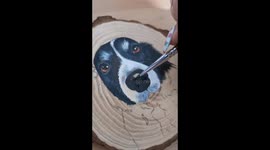 Artist paints portraits of pets onto tree trunks and viewers are going barking mad for them