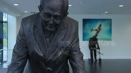 New pop up store displays lifesize Statues of the late Sir Captain Tom Moore