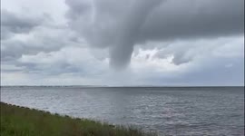 US: Huge Waterspout Spotted On Barnegat Bay In New Jersey 3