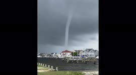US: Huge Waterspout Spotted On Barnegat Bay In New Jersey 4