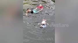 Mother and son trapped in sinking car rescued by heroic passersby in China
