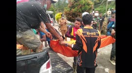 Landslide gold mine in Indonesia, 8 people killed