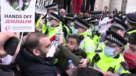 Zionists escorted by police away from Palestinian protest in London