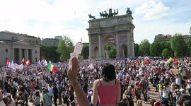 FLASH MOB DURING MILAN PROTEST AGAINST LGBT DISCRIMINATION