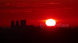 Videographer captures spectacular sunrise over York Minster in UK