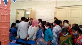 Stampede situation at vaccination centre due to shortage of doses