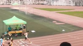 One-armed student stuns crowd by winning 100-metre race in China