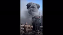 Israeli air forces target Al-jalaa press building in Gaza