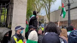 Anti-Irsraeli demonstrators attack British Police outside Israeli embassy in London