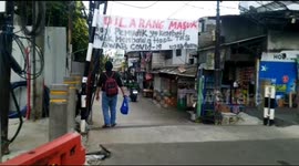 Residents Hold Banners Refusing to Return Homecomers to Jakarta Without Covid-19 Tests
