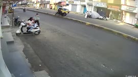 Instant karma for rickshaw driver who crashed trying to kick a stray dog