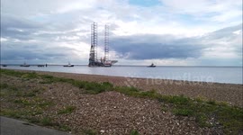 Timelapse shows 550-foot-tall oil rig being transported from Kent, UK