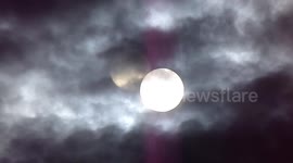 UK man catches strange 'twin suns' image at home in Oxfordshire