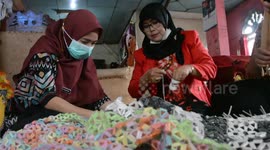 Processing used plastic straws into attractive tablecloths