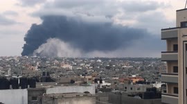 Israeli attack on plastic factory leaves Gaza covered in plume of black smoke