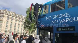 Free Palestine protesters cause chaos in traffic at Marble Arch, London