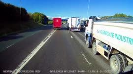 Very late lane change from a Royal Mail HGV causing vehicles to brake.