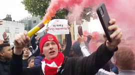 Arsenal fans stage ‘Kroenke Out’ protest before final match of Premier League season