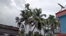Cyclone Yaas batters West Bengal with rain and strong winds