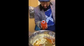 Finger lickin' Bru! Man makes